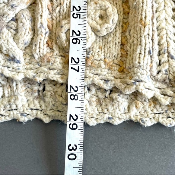 Hand-Knitted Sweater – Crewneck with Decorative Buttons – Size Medium - Picture 9 of 9